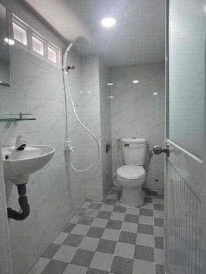 The owner himself rented a room across from the University of Industrials for 3.2 million.