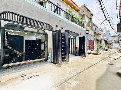 clean new houses full high-end furniture