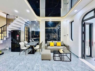 clean new houses full high-end furniture
