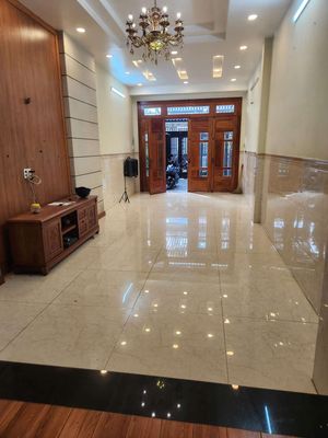 Rents 1/ Trường Chinh .1 .4th floor, area 44026 with 6 bedrooms, 6 toilets. Alley 8 M