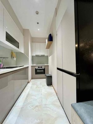 It's the owner who rents a one-room apartment. A high-end furniture living room.