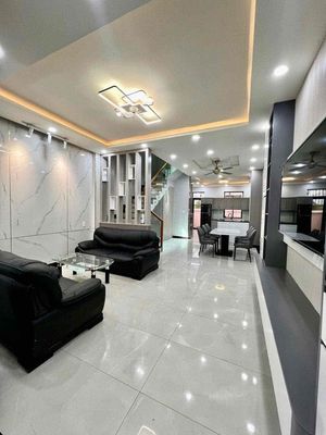 Rent four bedrooms, full interior right next to the highway.