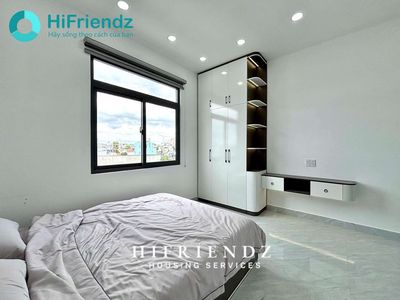 rent a super-smooth window studio - full interior