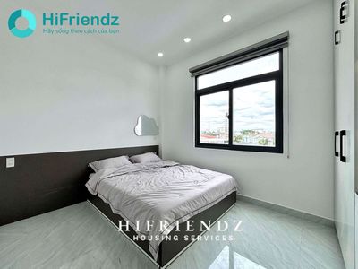 rent a super-smooth window studio - full interior