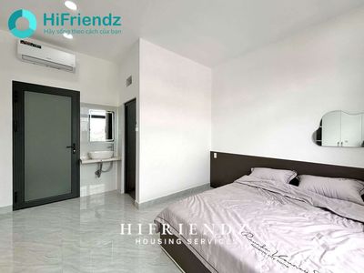 rent a super-smooth window studio - full interior