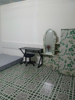 Rent a room full of furniture 2 million7
