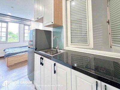 Rent the elevator window studio to protect the full interior of the University of Economics District 10