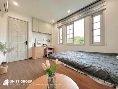 Rent the elevator window studio to protect the full interior of the University of Economics District 10
