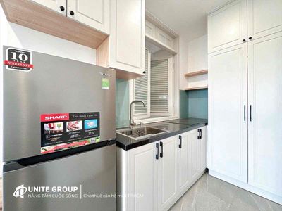 Rent the elevator window studio to protect the full interior of the University of Economics District 10
