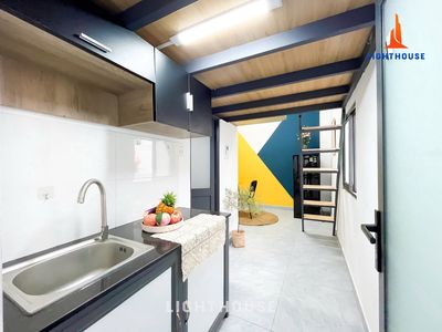 Free half a month's rent house - college German pink medicine mart