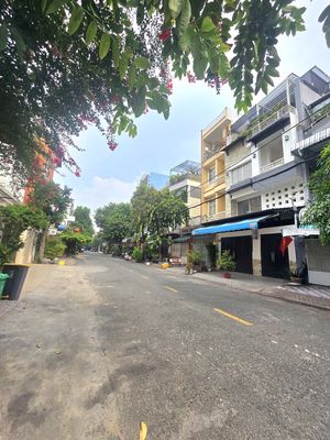 Rent one Lê Thiệt, Tân Phú. Four bedrooms, three toilets.