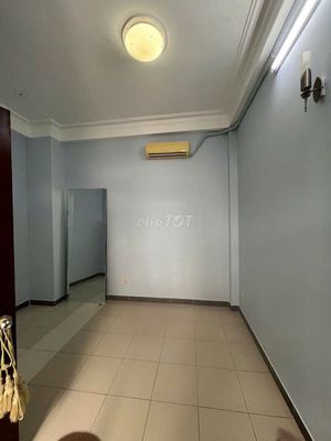 Rent one Lê Thiệt, Tân Phú. Four bedrooms, three toilets.