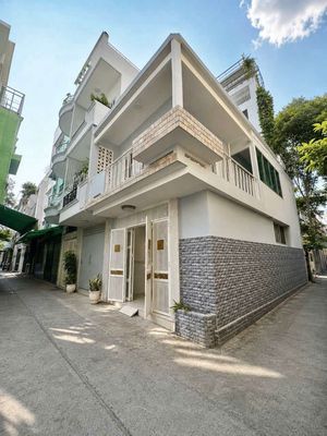 Rent two alleys. 39 County Banana Gardens. 4 meters(4.5 m) x 10 m 1 L is 22 million