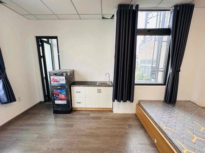 It was the owner who rented the elevator apartment full of cash windows