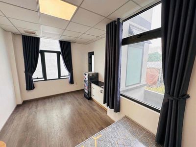 It was the owner who rented the elevator apartment full of cash windows