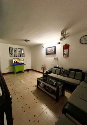 Let's rent Đào Duy Anh F9, Phú Nhuận at the local airport