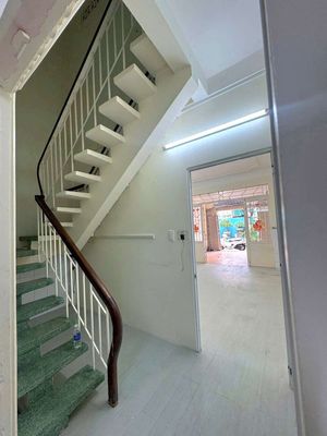 Rent the jewel-lined legend-- Tân Phú--the new tank-- 9 trieu-three bedrooms.
