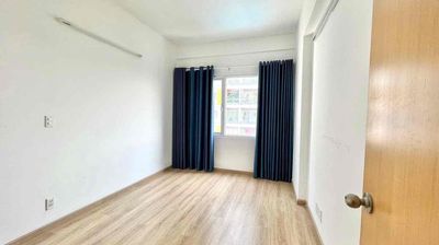 Barmington rented two bedrooms, two toilets, the corner, the big balconies.