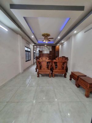 Rents 1/ Bình Trị Đông: 5 meters 20 meters. One ground. Two floors, four bedrooms, five toilets.