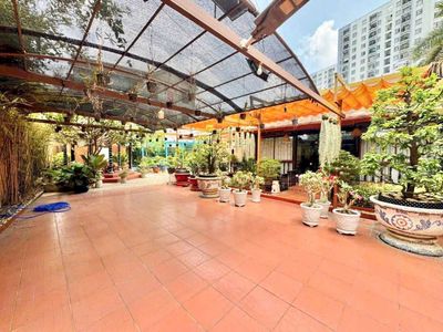 Rent a house with pools, full view of the 7th district.