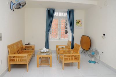 The microp (three-man transplant) is 800 m fpt 3 kilometers from the University of Finance.