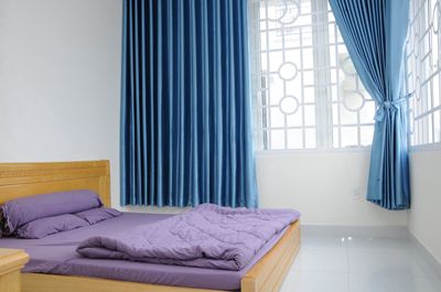 The microp (three-man transplant) is 800 m fpt 3 kilometers from the University of Finance.