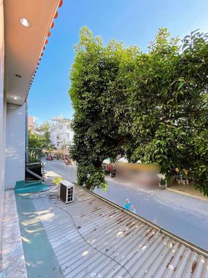 Clear one room, an oil mound bedroom - balcony - kitchen + open window