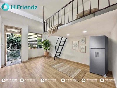 Equidly ? A large balcony • cut open kitchen • very open home