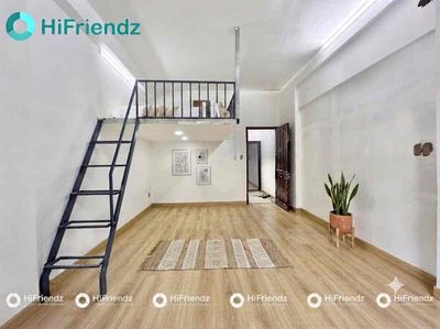 Equidly ? A large balcony • cut open kitchen • very open home
