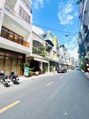 Hoàng Hoa Thám area - 3 story house, 4 bedrooms