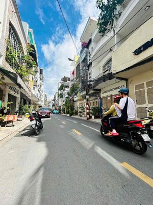 Hoàng Hoa Thám area - 3 story house, 4 bedrooms