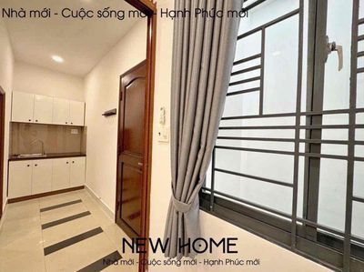 Hoàng Văn Thụ near the edge of Funky's kitchen splits Full's window into 6 million2